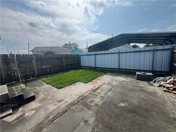 $1,500 | 2012 East Beauregard Street, Chalmette, LA 70043