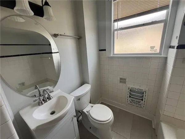 $1,500 | 2012 East Beauregard Street, Chalmette, LA 70043