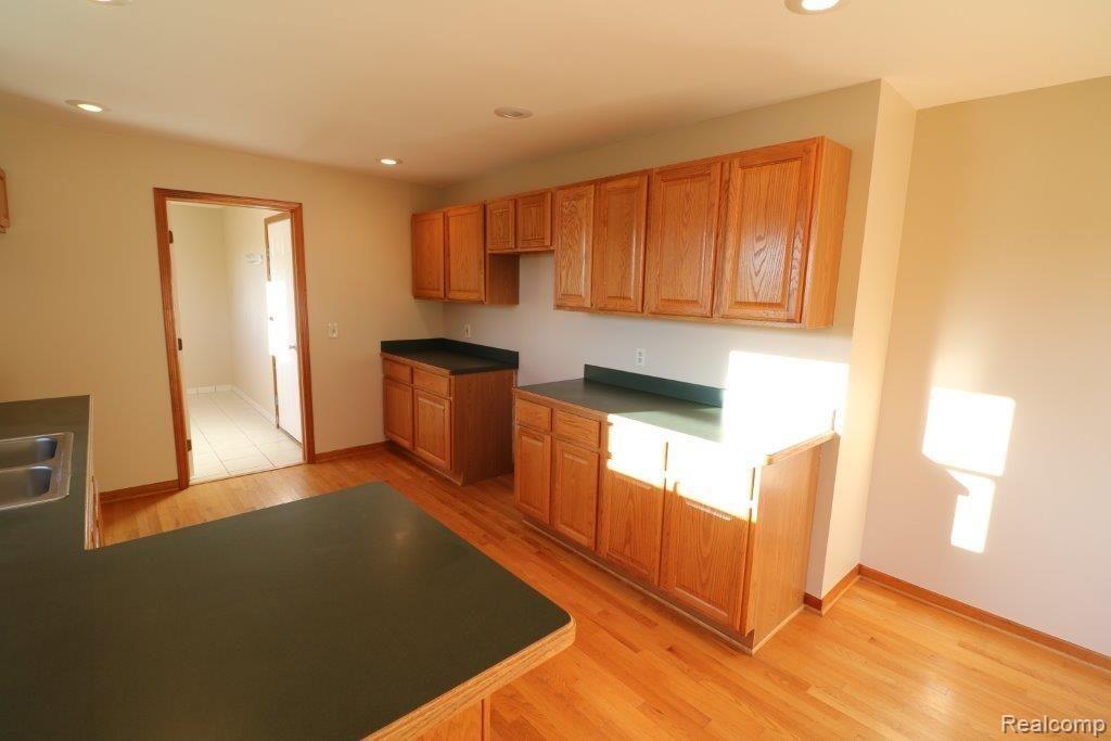 623 South Elba Road Lapeer, MI 48446 - Photo 4 of 20 IMG_1522.jpg