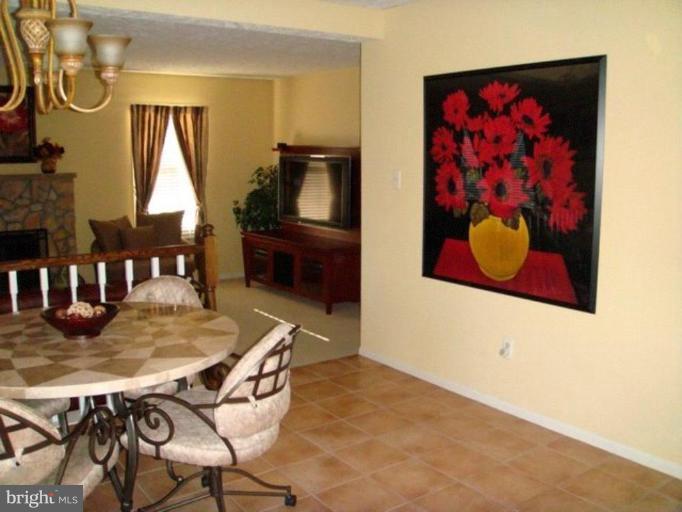 12625 Thunder Chase Drive Reston, VA 20191 - Photo 8 of 25 Living Room