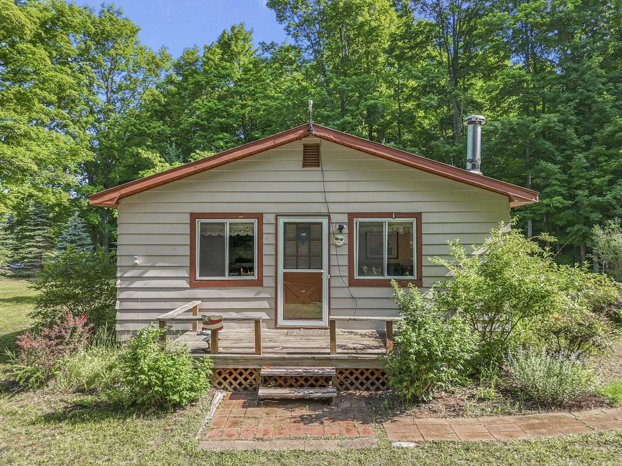 5135 Kast Road Benzonia, MI 49616 - Photo 3 of 45 1947767-5ee1d372-0988-46e5-b797-9c0302e65cca.JPG