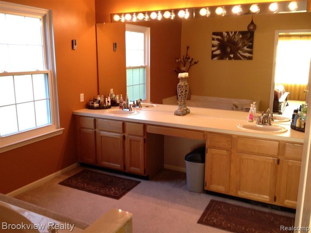 1300 Harvard Drive Rochester, MI 48307 - Photo 15 of 26 master bathroom