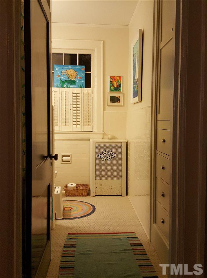 302 Hawthorne Road Raleigh, NC 27605 - Photo 17 of 25