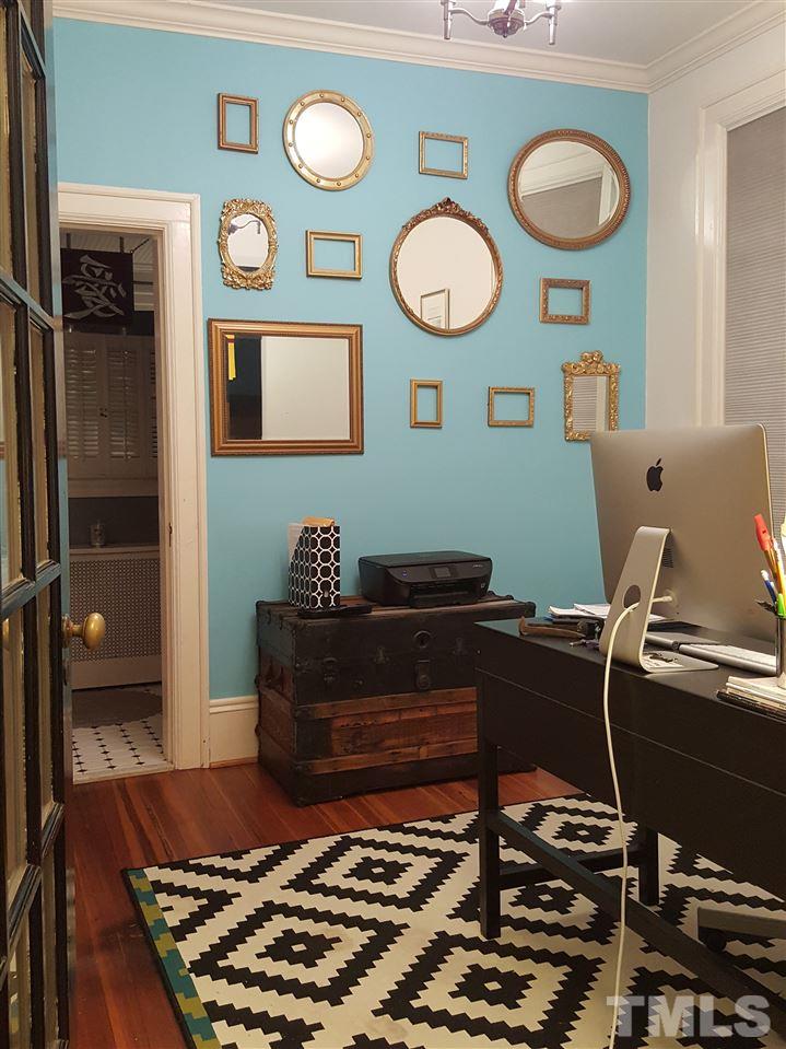 302 Hawthorne Road Raleigh, NC 27605 - Photo 8 of 25