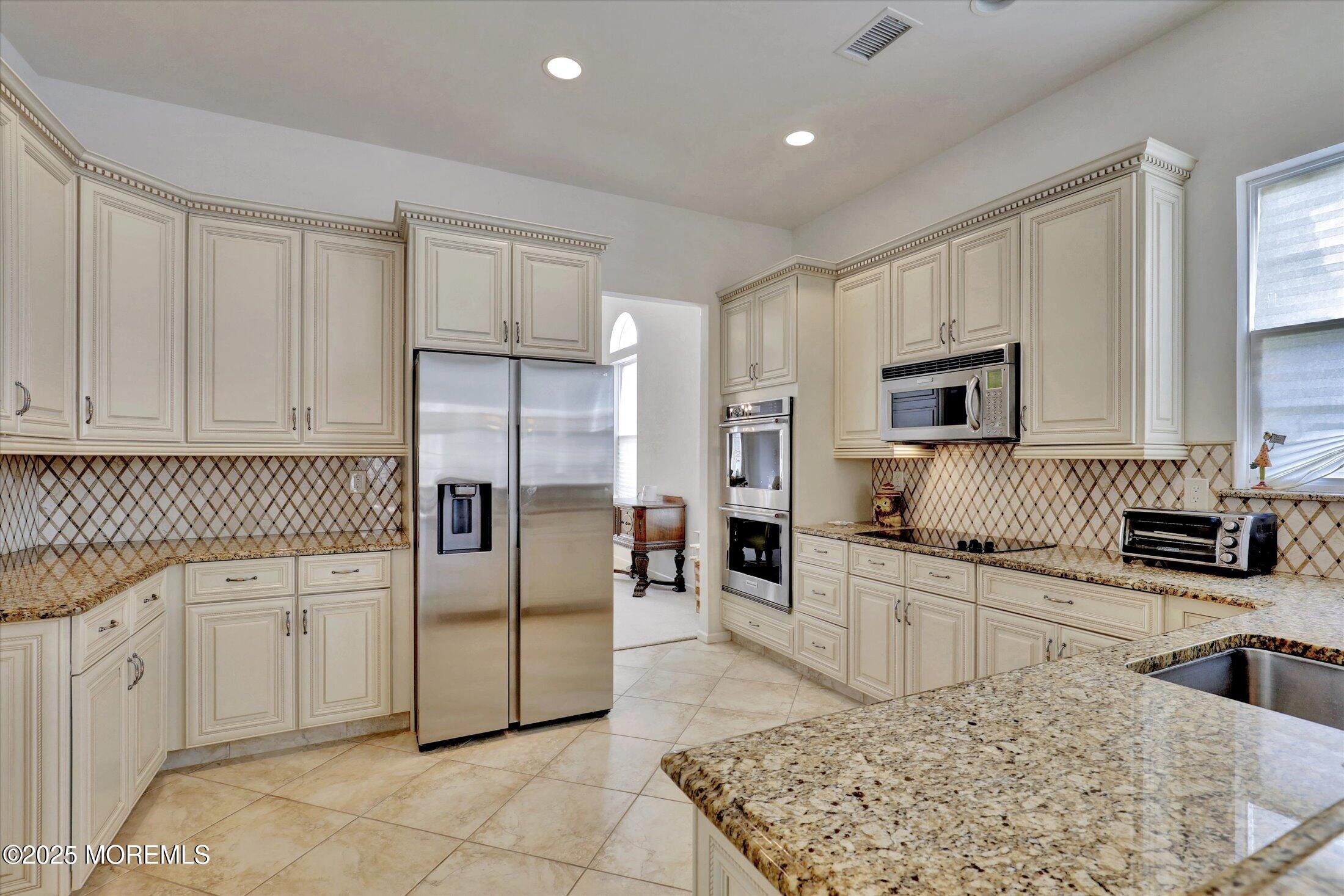 117 Gables Way Jackson, NJ 08527 - Photo 5 of 42 10-Kitchen