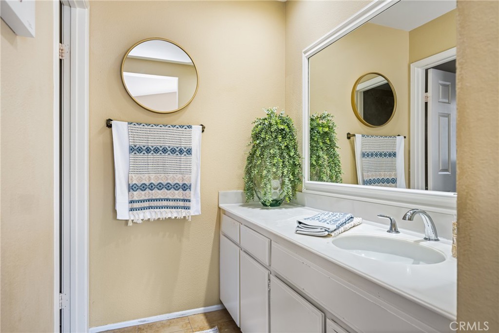 10 Brookstone Avenue Irvine, CA 92604 - Photo 35 of 67 a bathroom with a sink and a mirror