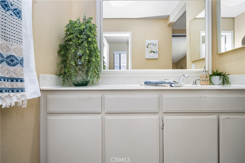 10 Brookstone Avenue Irvine, CA 92604 - Photo 36 of 67 a view of kitchen with cabinets