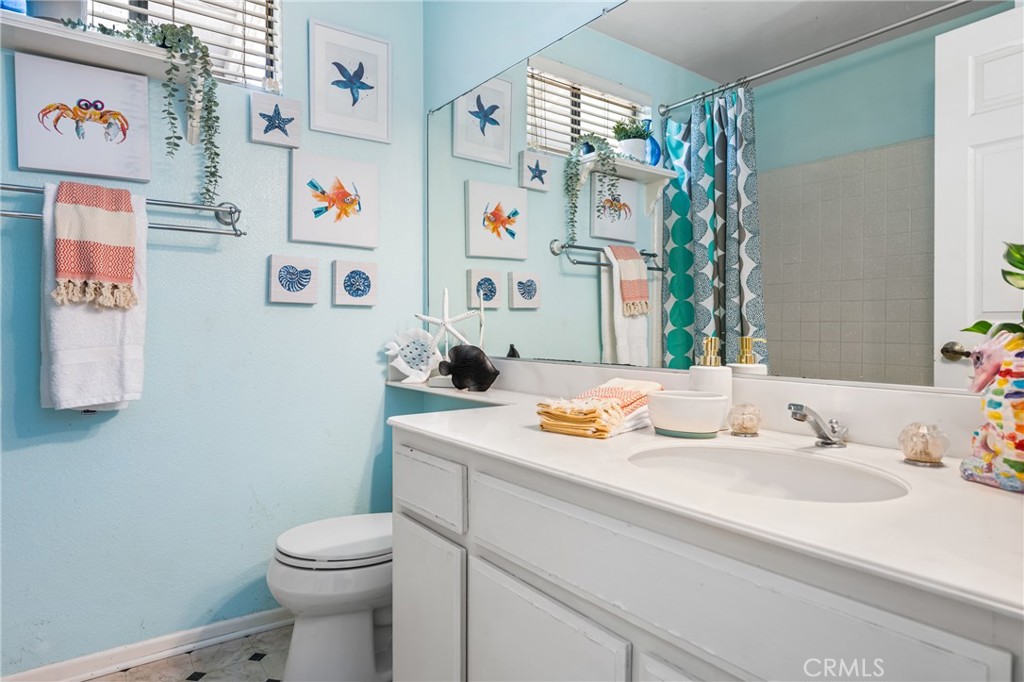 10 Brookstone Avenue Irvine, CA 92604 - Photo 43 of 67 a bathroom with a sink a toilet and a shower curtain
