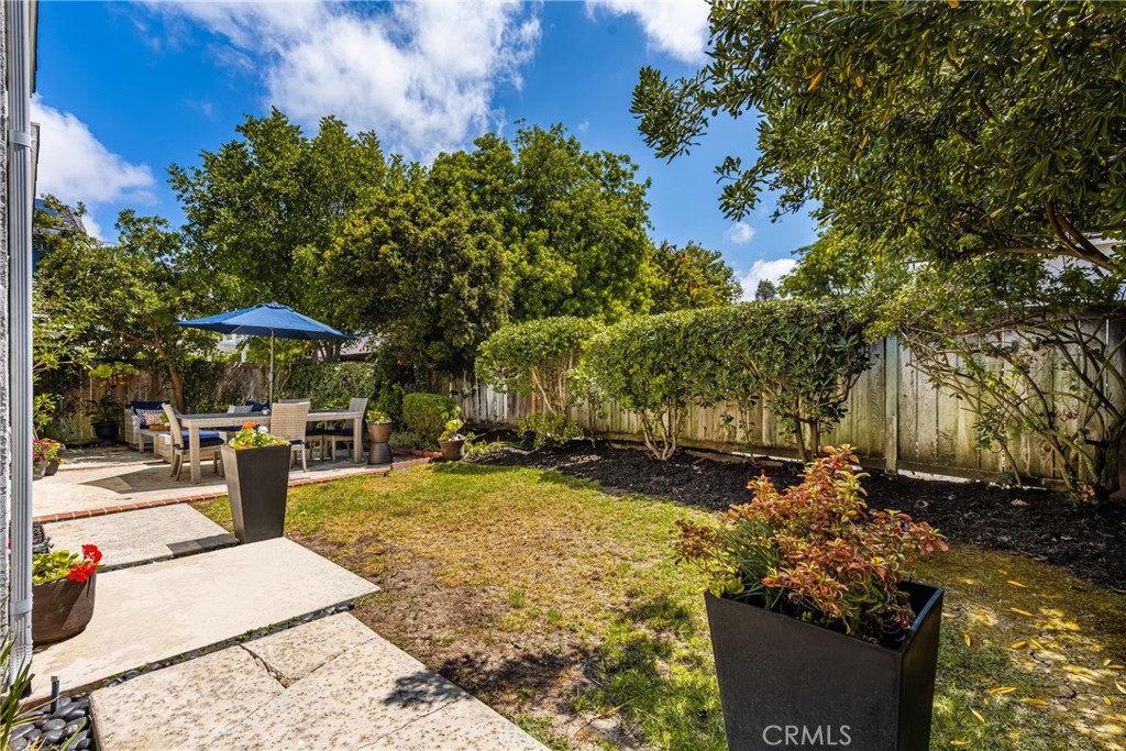 10 Brookstone Avenue Irvine, CA 92604 - Photo 50 of 67 a view of a backyard with sitting area