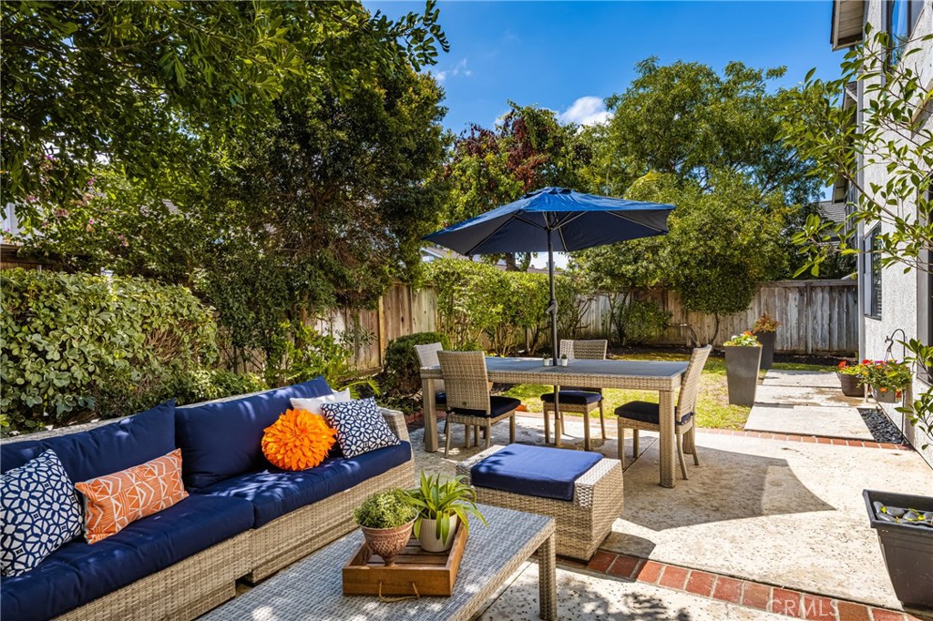 10 Brookstone Avenue Irvine, CA 92604 - Photo 54 of 67 a view of outdoor dining space with a table and chairs