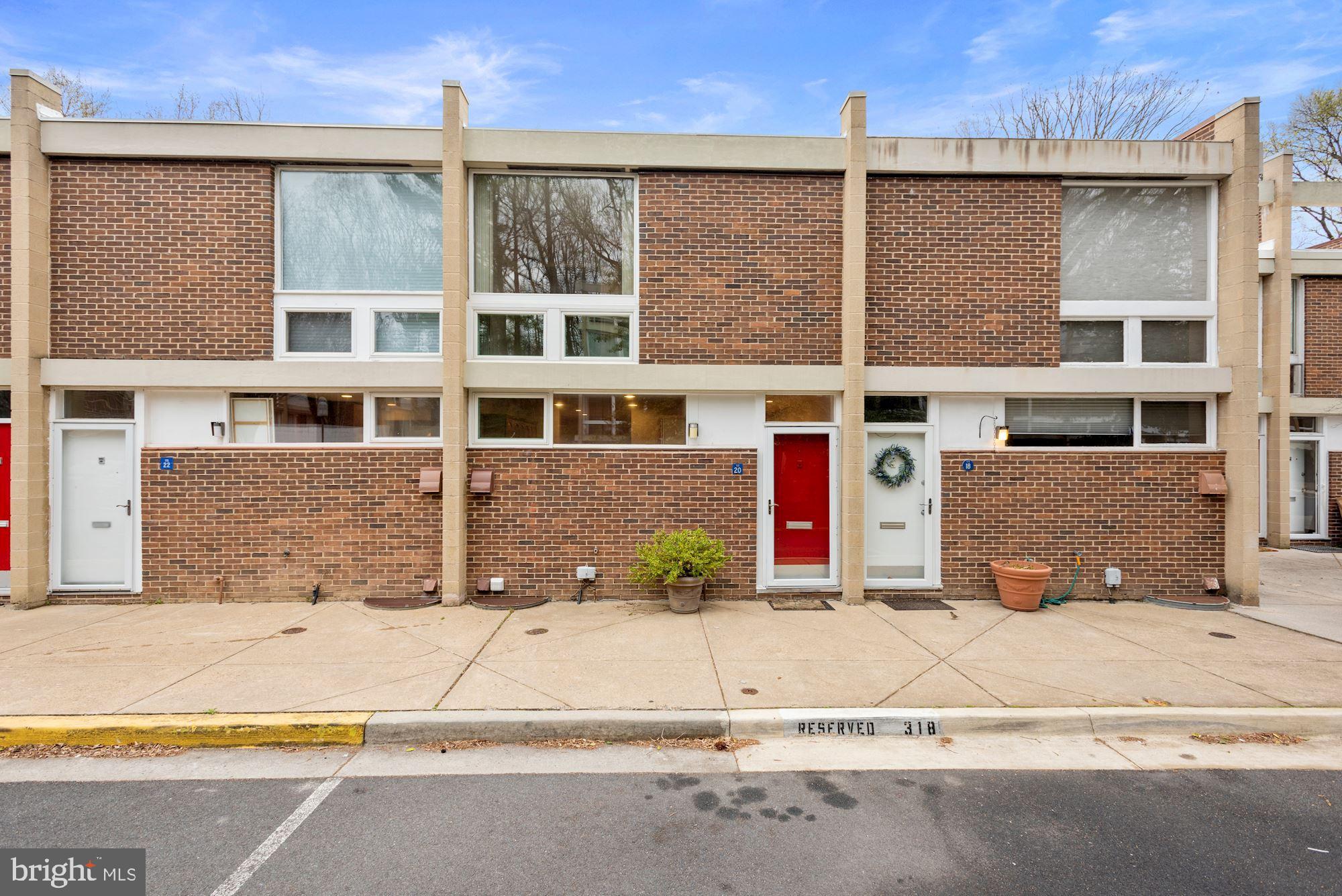 11520 Hickory Cluster Reston, VA 20190 - Photo 1 of 35