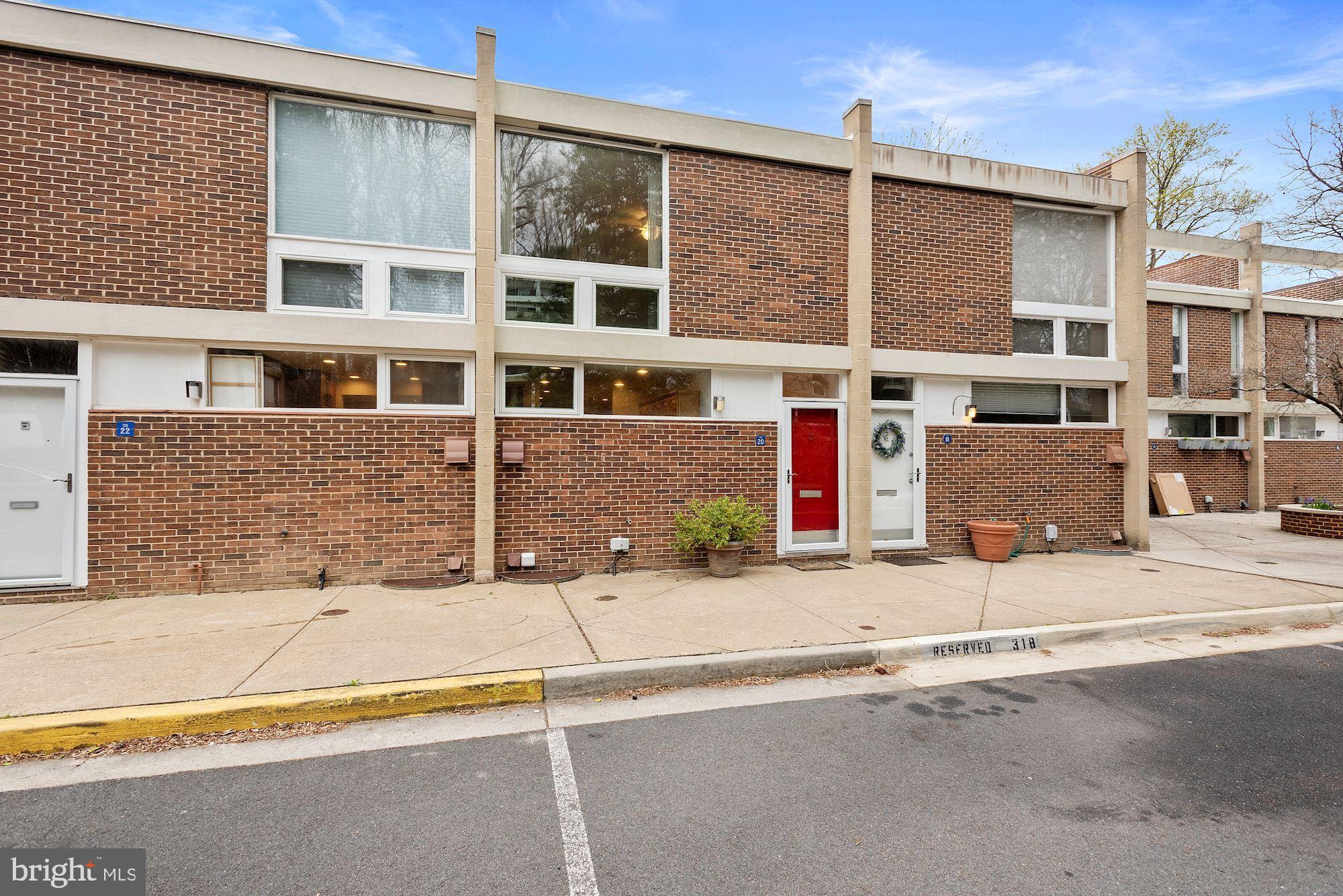 11520 Hickory Cluster Reston, VA 20190 - Photo 3 of 35