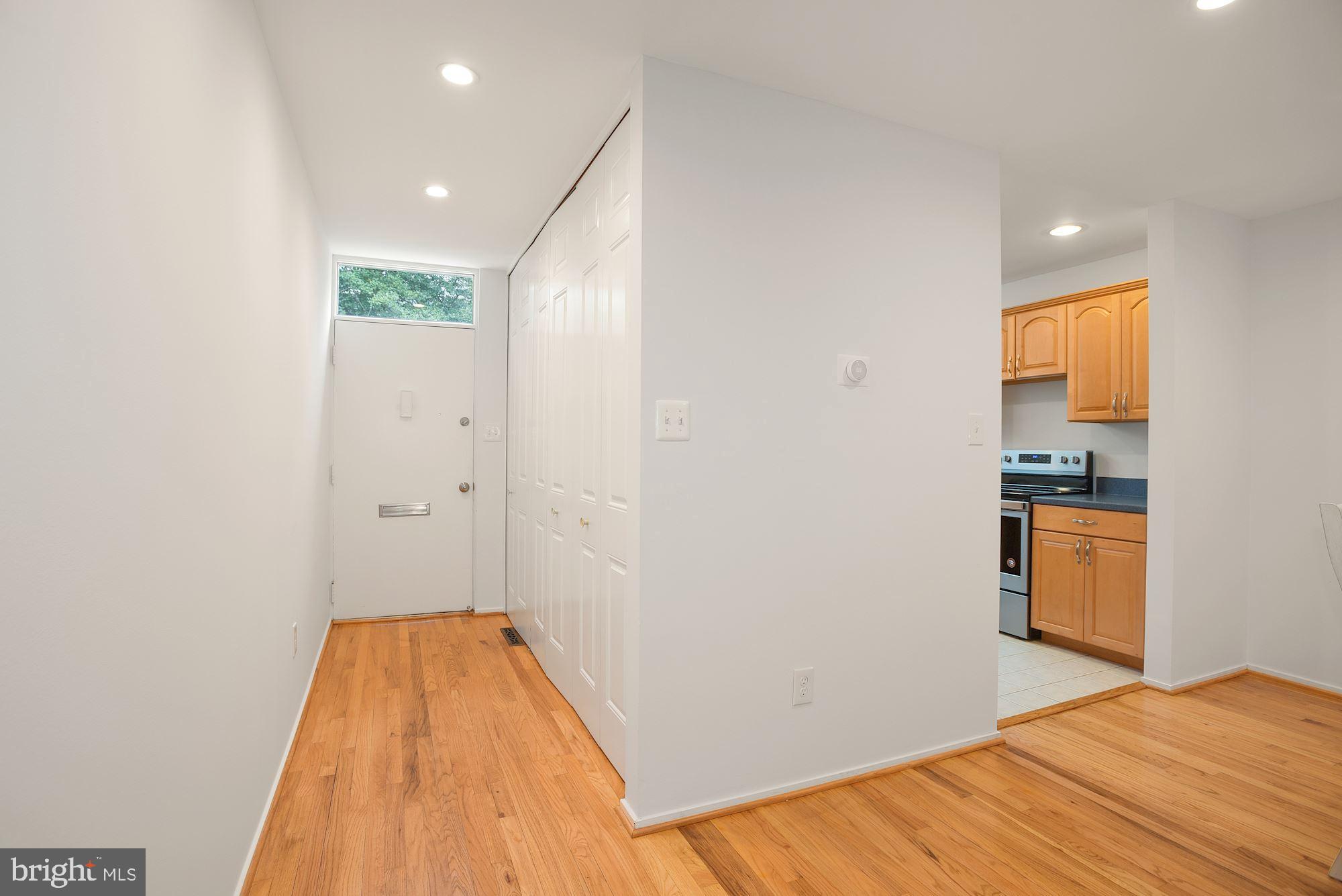 11520 Hickory Cluster Reston, VA 20190 - Photo 5 of 35