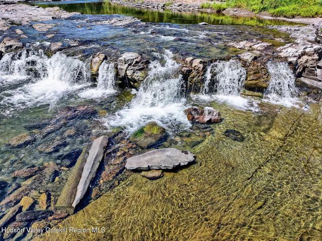 a view of a storage & utility room