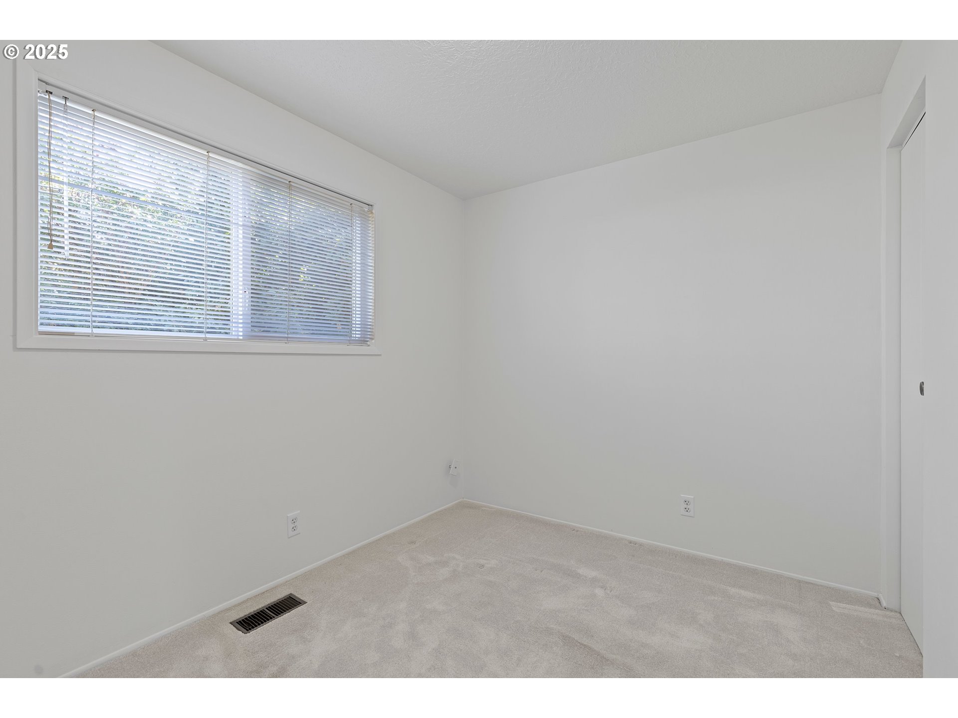 1355 Thompson Road Woodburn, OR 97071 - Photo 13 of 29 Bedroom
