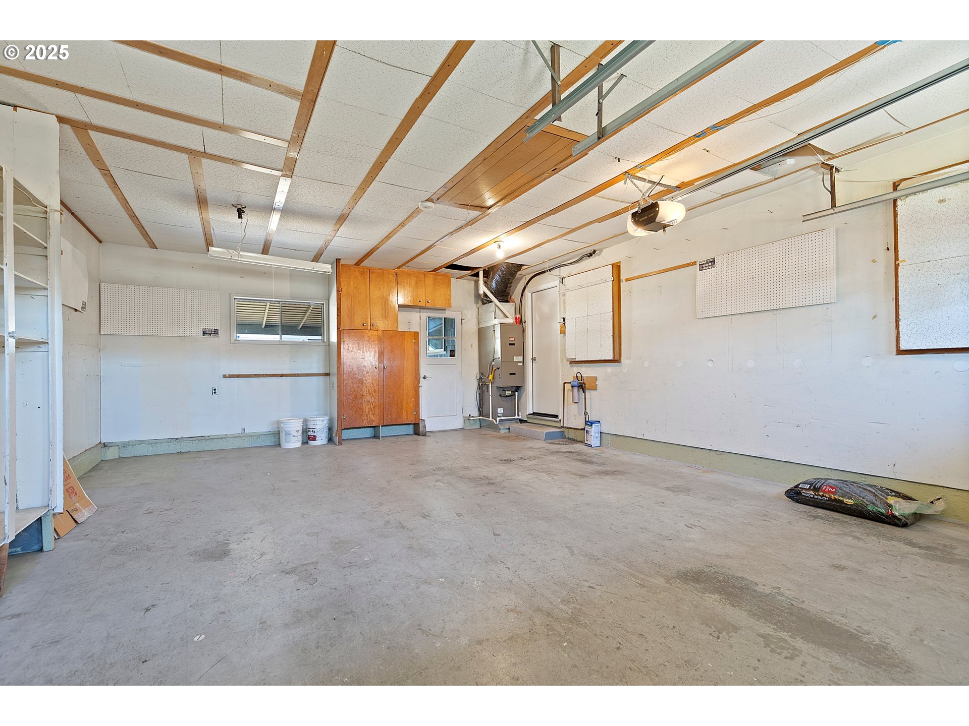 1355 Thompson Road Woodburn, OR 97071 - Photo 17 of 29 Gallery Image 17