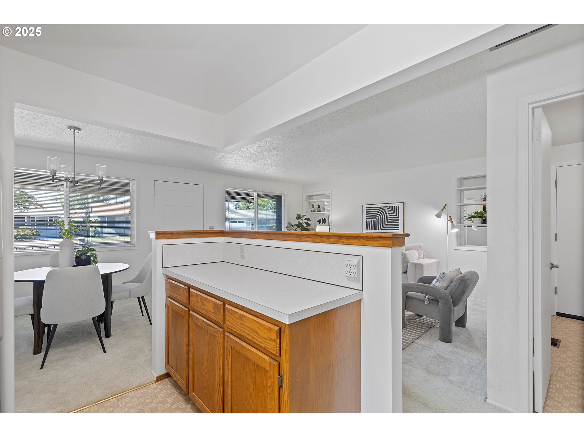 1355 Thompson Road Woodburn, OR 97071 - Photo 8 of 29 Kitchen/Dining Room