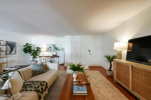 $618,000 | 120 South Sierra Madre Boulevard, Unit 205, Pasadena, CA 91107