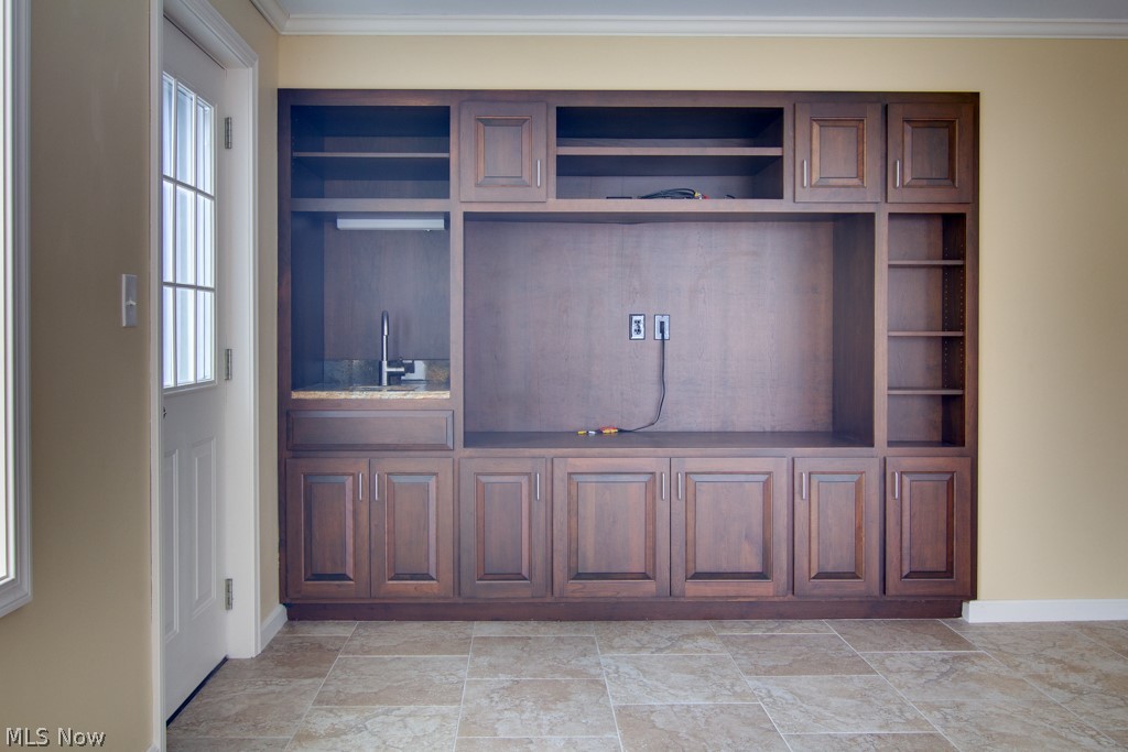 3383 Bancroft Road Akron, OH 44333 - Photo 12 of 33 Wet bar too!