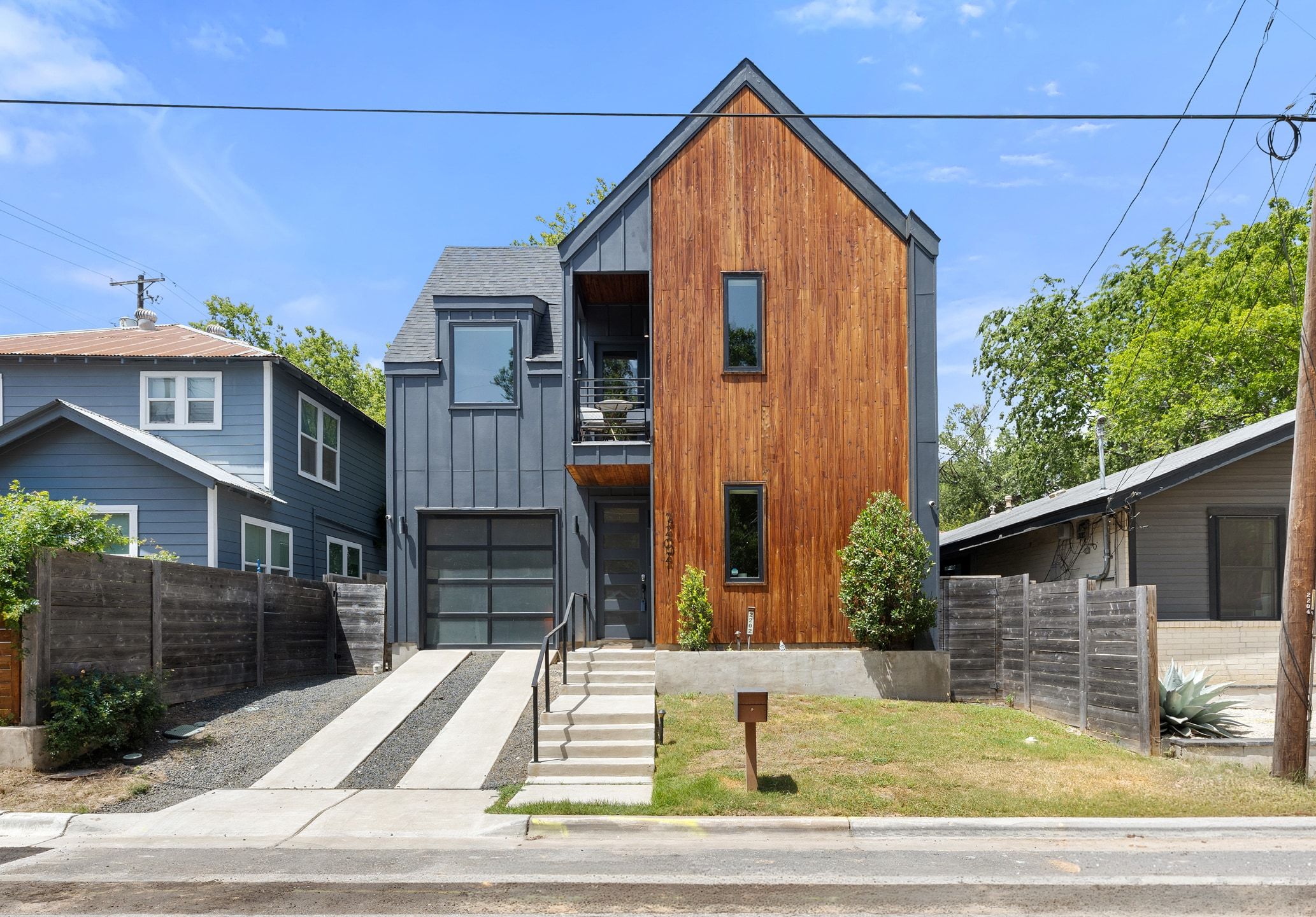 Front of house with exterior balcony and 1 car garage