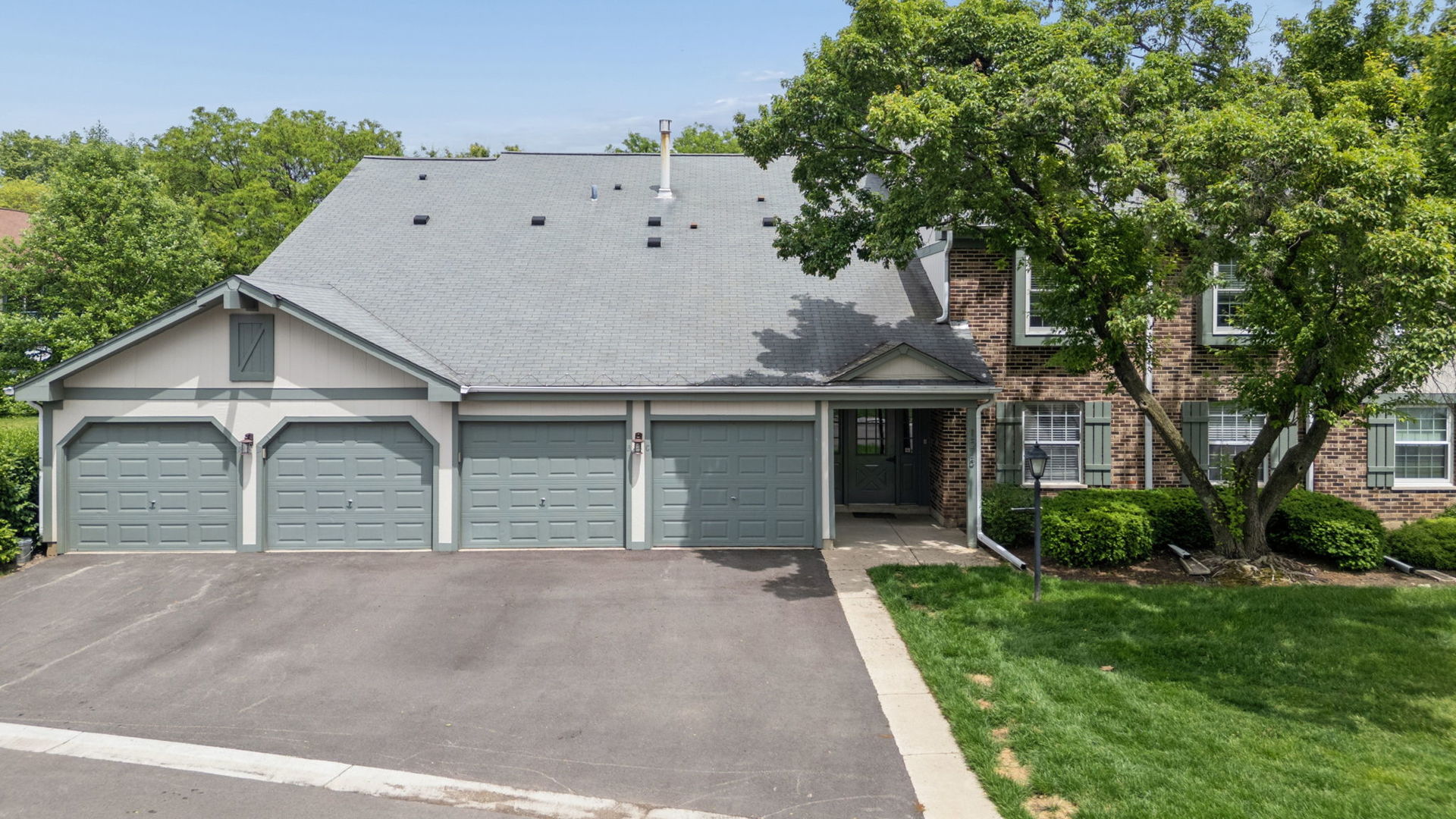 1575 Stonehill Court, Unit A Wheaton, IL 60189 - Photo 3 of 27