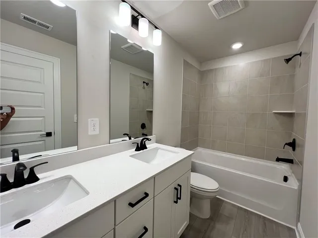 a view of a house with backyard porch and garden