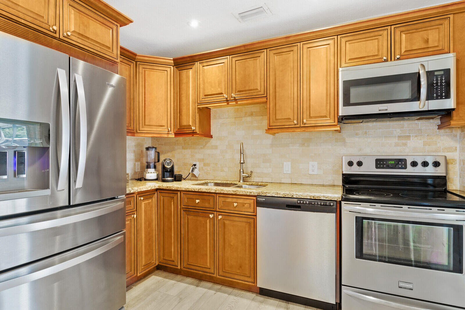 2101 Northeast 4th Way Boca Raton, FL 33431 - Photo 13 of 38 12_HD2101_ne_4th_way12_mls