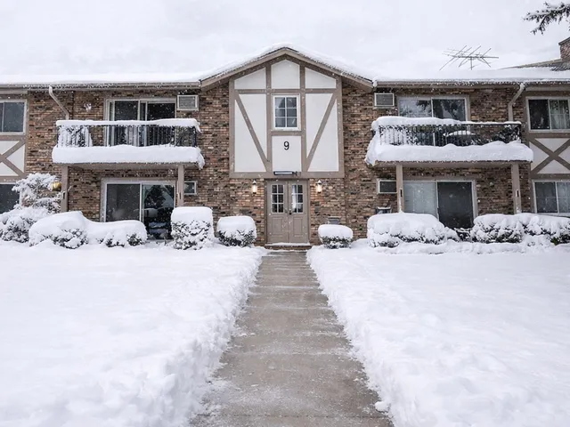 $1,700 | 16-w540 Lake Drive, Unit 104, Willowbrook, IL 60527