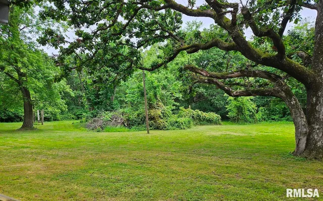 $265,000 | 13973 Halliday Road, Shipman, IL 62685