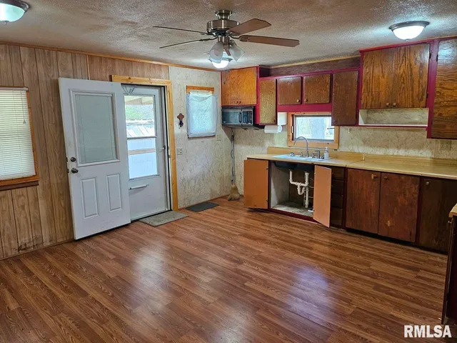 $265,000 | 13973 Halliday Road, Shipman, IL 62685