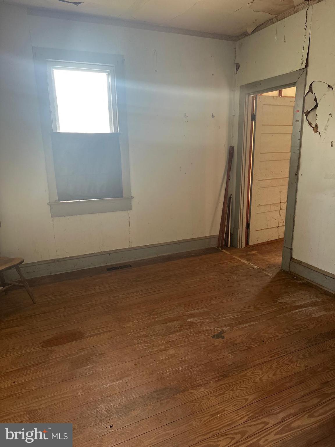 316 Greenbank Road Fredericksburg, VA 22406 - Photo 2 of 8 an empty room with a window