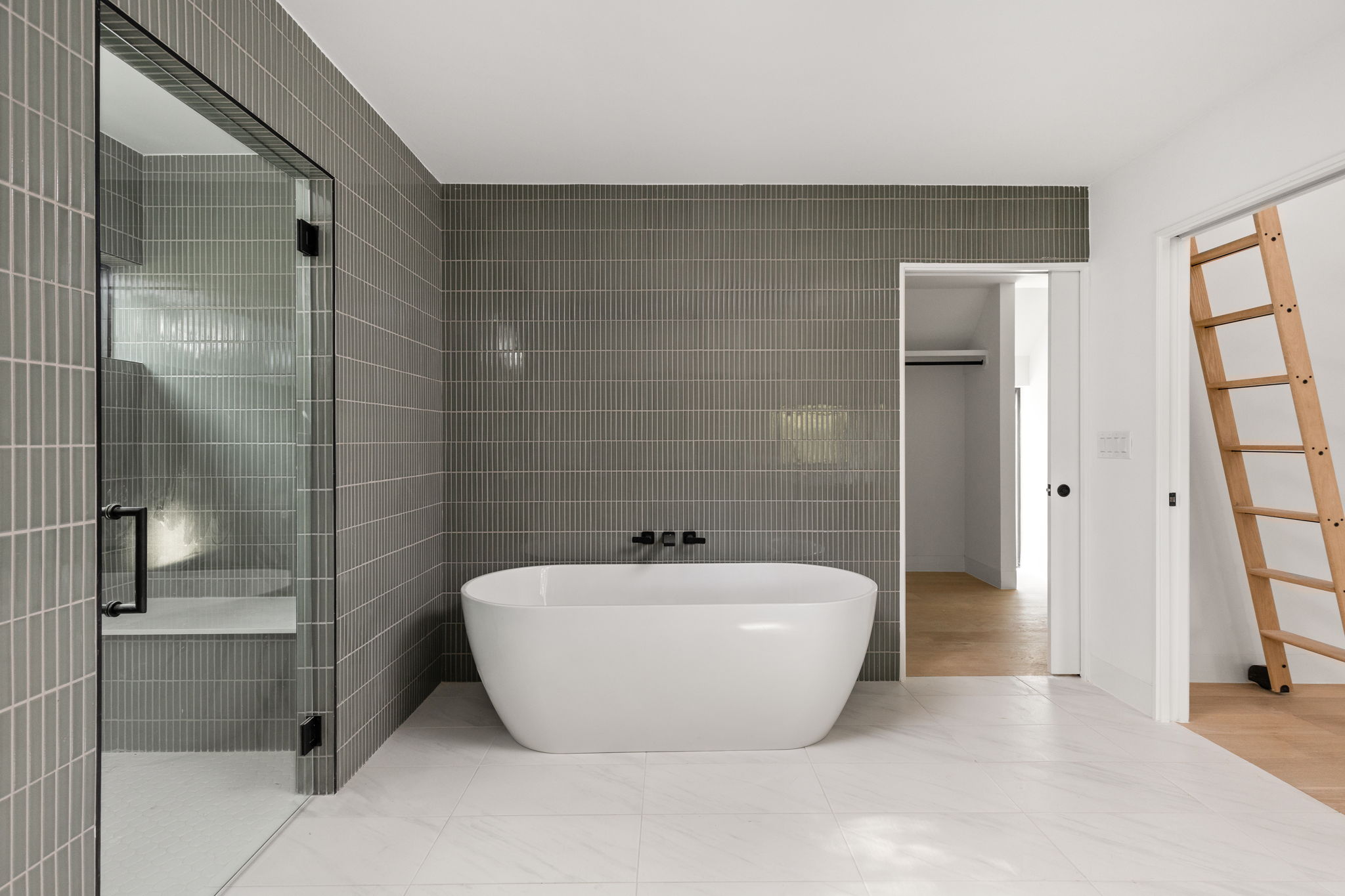 1603 Chelsea Lane, Unit 3 Austin, TX 78704 - Photo 22 of 40 a white bath tub sitting in a bathroom