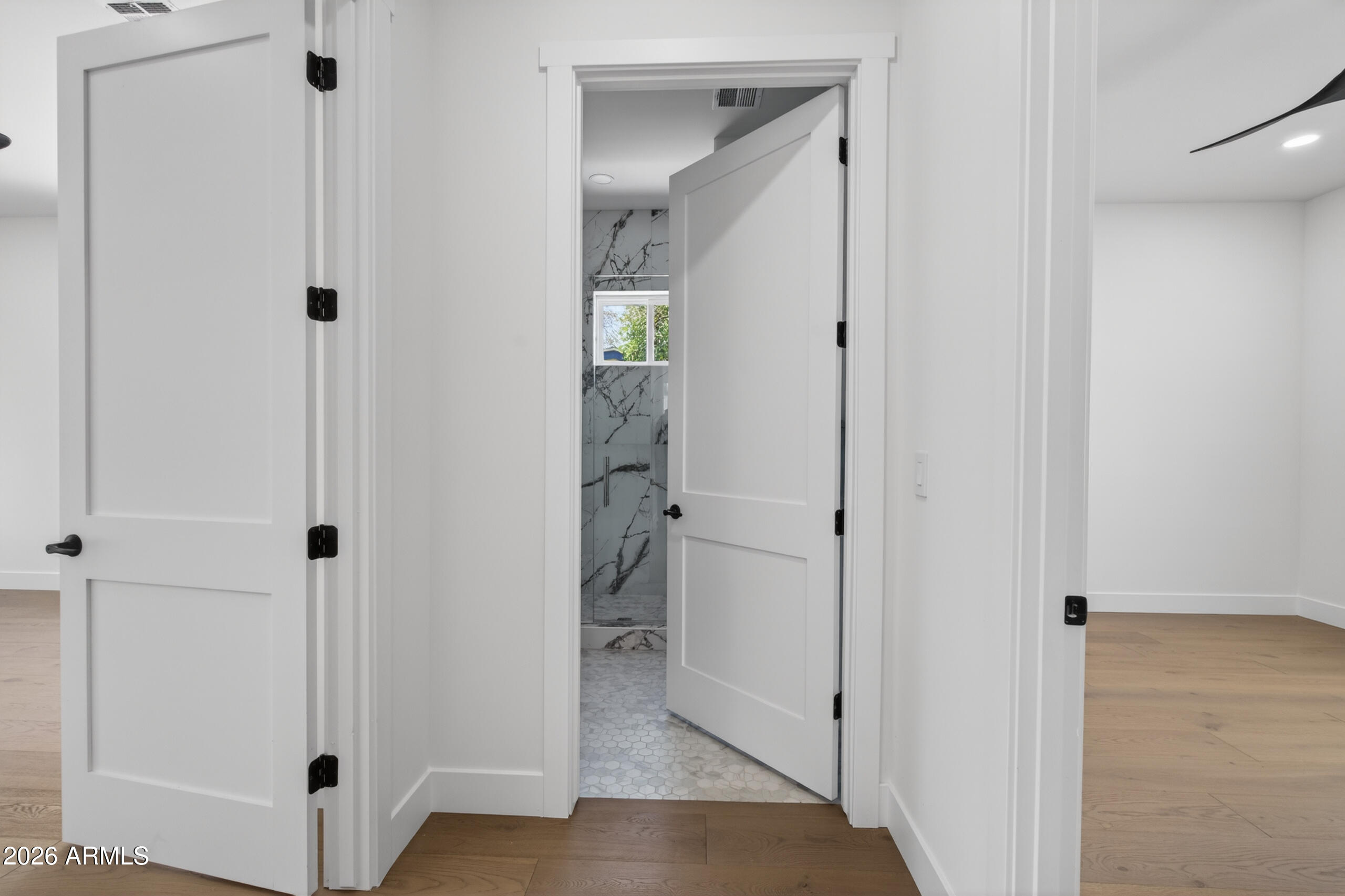 4048 East Edgemont Avenue Phoenix, AZ 85018 - Photo 50 of 88 Hallway, entrance to bathroom 2