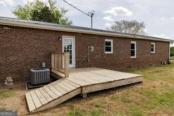 $299,000 | 386 Sandy Creek Road, Danielsville, GA 30633