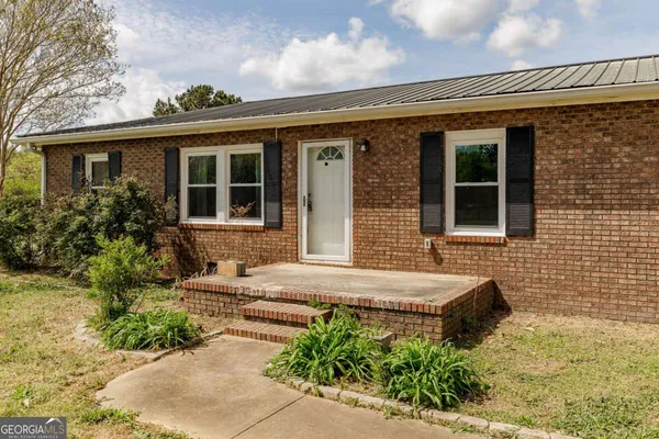 $299,000 | 386 Sandy Creek Road, Danielsville, GA 30633