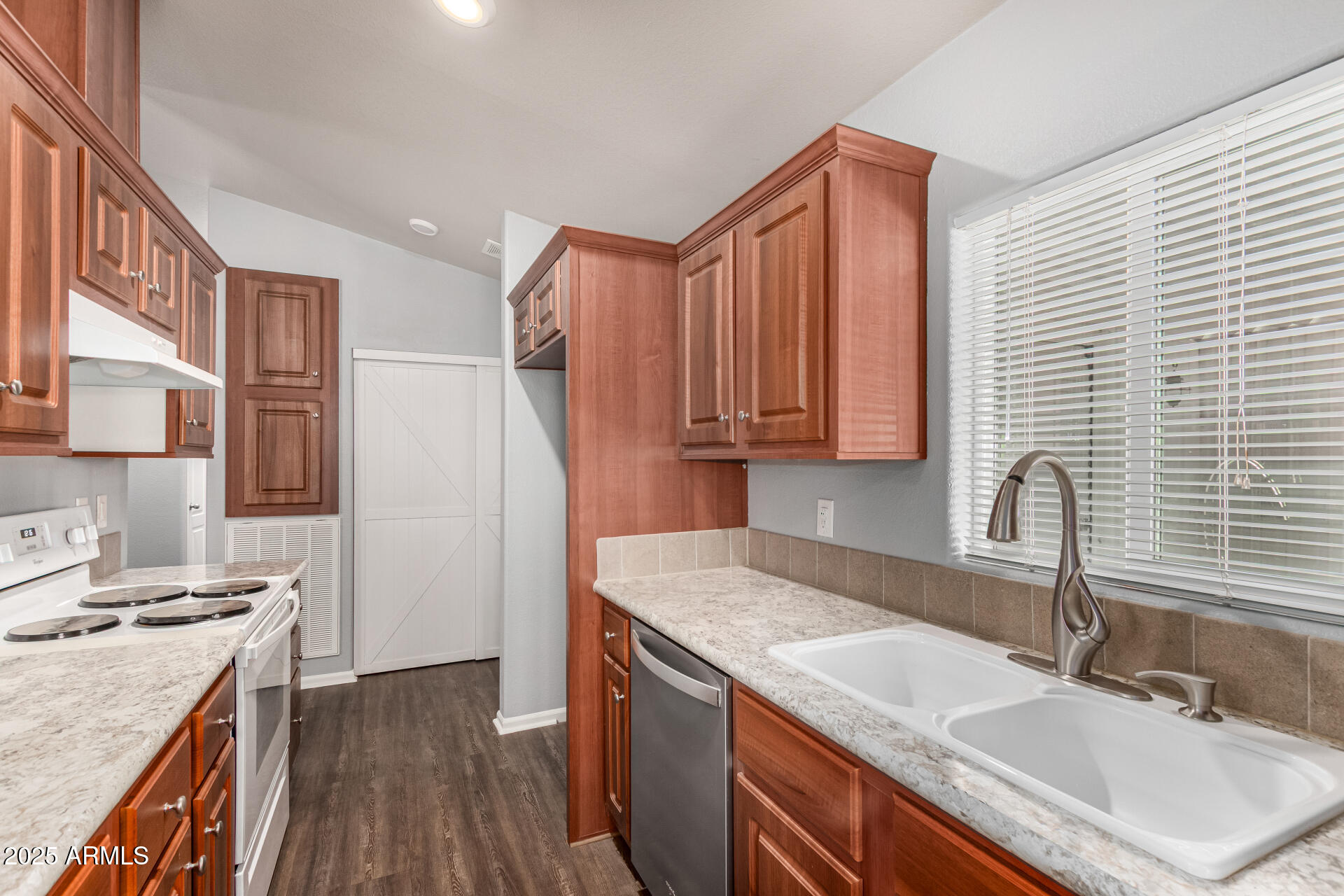 2605 South Tomahawk Road, Unit 120 Apache Junction, AZ 85119 - Photo 13 of 31 11-Tomahawk