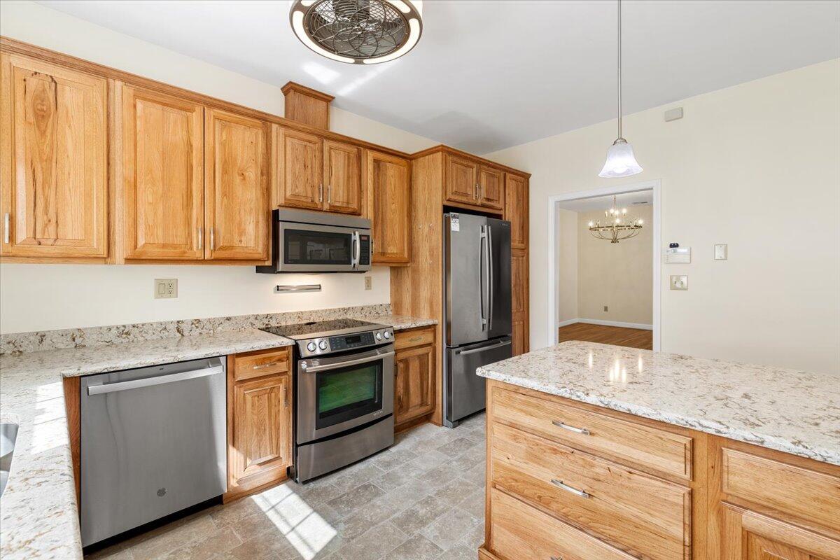 3409 Laurel Circle Roanoke, VA 24018 - Photo 12 of 34 a kitchen with granite countertop a stove sink and refrigerator