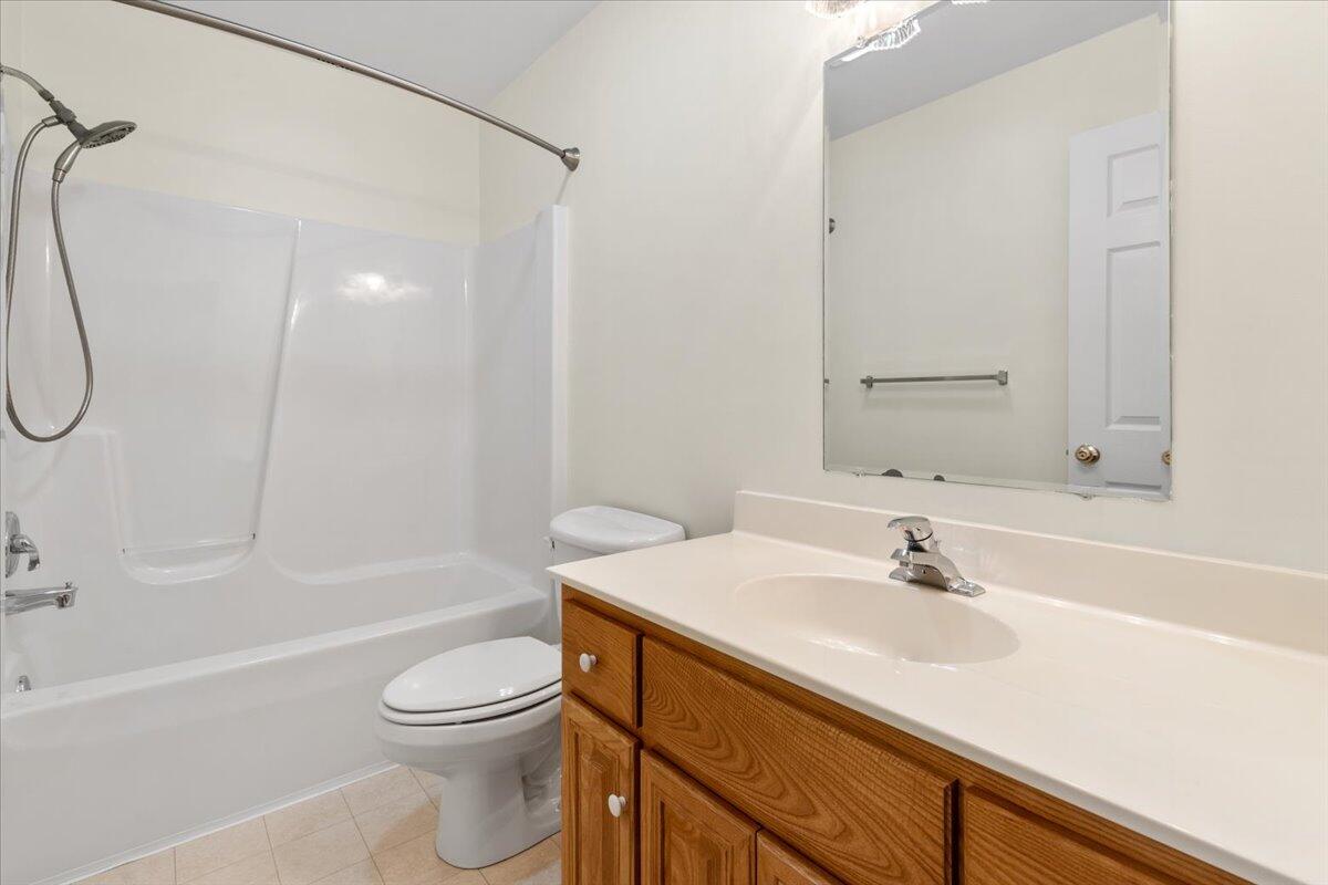 3409 Laurel Circle Roanoke, VA 24018 - Photo 16 of 34 a bathroom with a sink a toilet and a bathtub