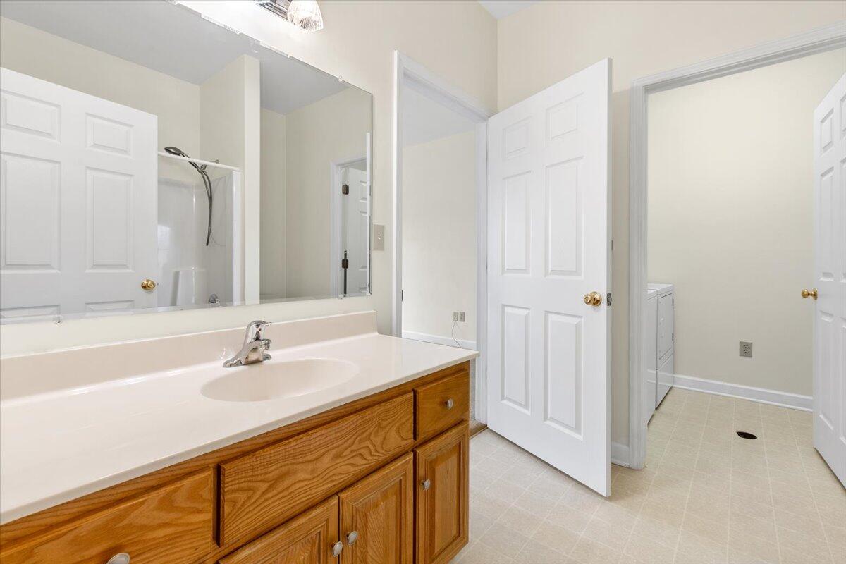 3409 Laurel Circle Roanoke, VA 24018 - Photo 20 of 34 a bathroom with a sink and a mirror