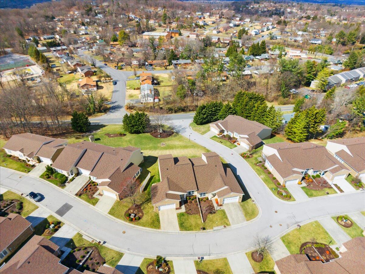 3409 Laurel Circle Roanoke, VA 24018 - Photo 33 of 34 an aerial view of residential houses with outdoor space