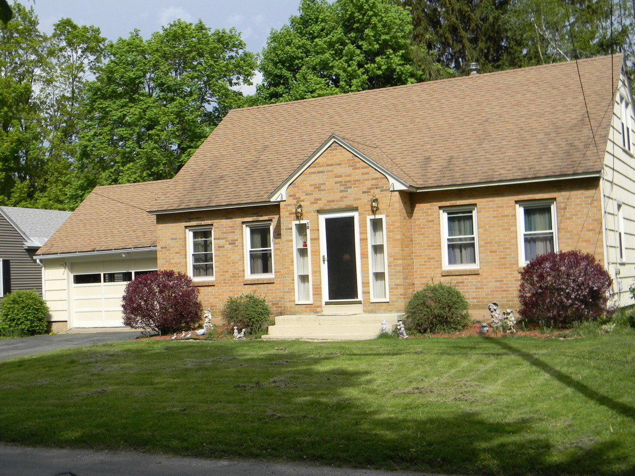 10 Ridge Avenue Pittsfield, MA 01201 - Photo 15 of 21 Front of House