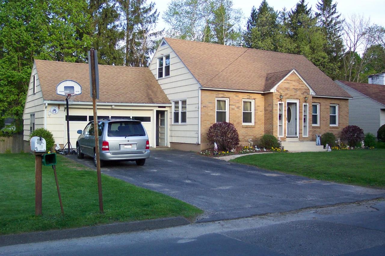 10 Ridge Avenue Pittsfield, MA 01201 - Photo 16 of 21 House with Driveway
