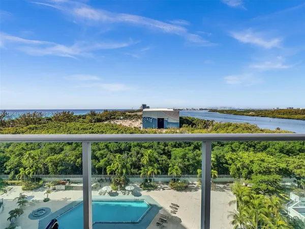 $529,000 | 100 Bayview Drive, Unit 1025, Sunny Isles Beach, FL 33160