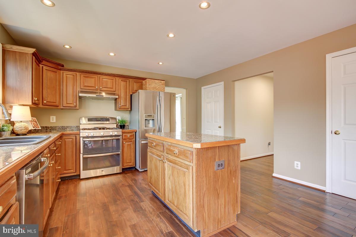 8167 Barnwood Road Manassas, VA 20110 - Photo 11 of 50 Updated Stainless Appliances