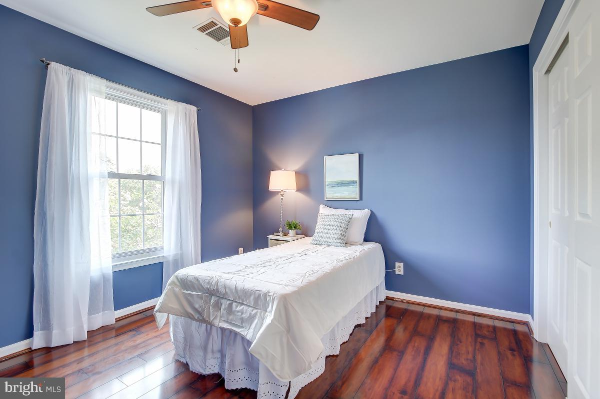 8167 Barnwood Road Manassas, VA 20110 - Photo 27 of 50 Bedroom 3 with Ceiling Fan
