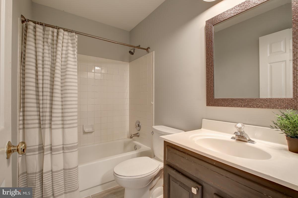8167 Barnwood Road Manassas, VA 20110 - Photo 29 of 50 Hall Full Bath