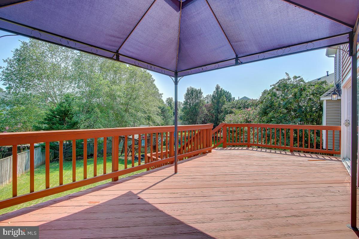 8167 Barnwood Road Manassas, VA 20110 - Photo 41 of 50 Deck with Sun Shield