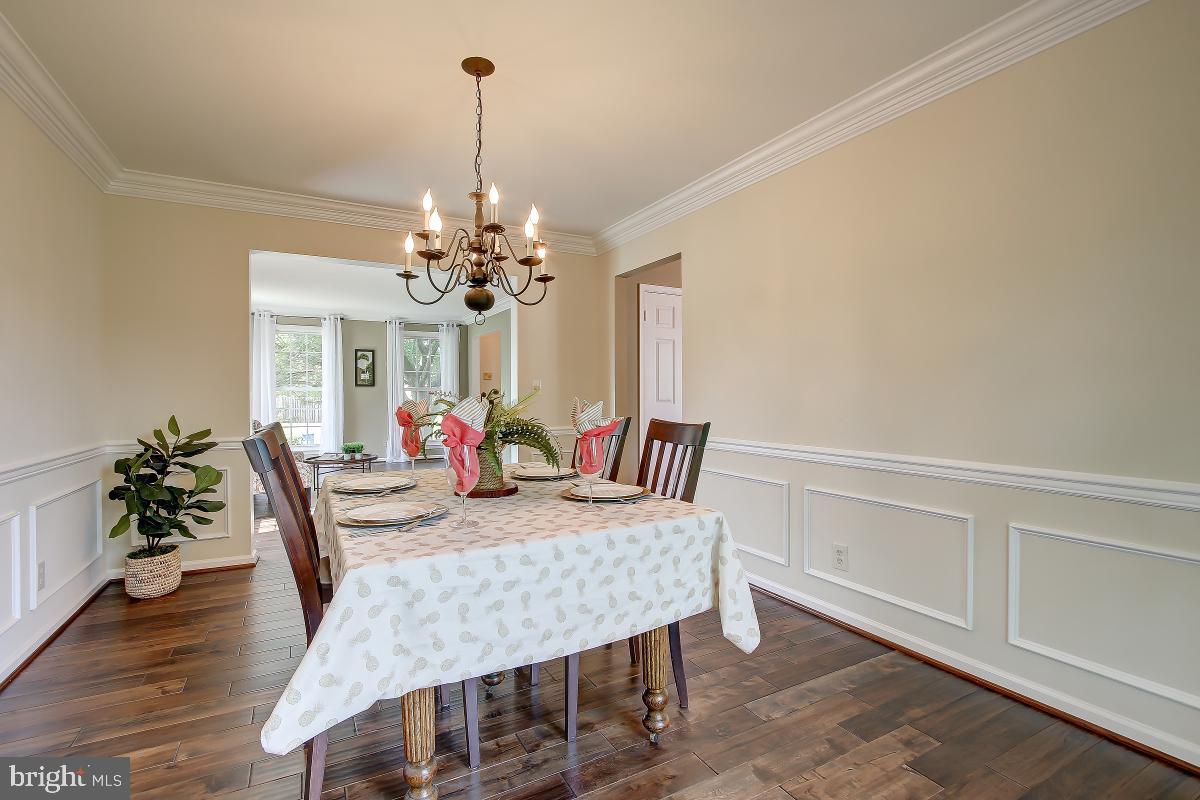 8167 Barnwood Road Manassas, VA 20110 - Photo 8 of 50 Chair Rail and Custom Molding