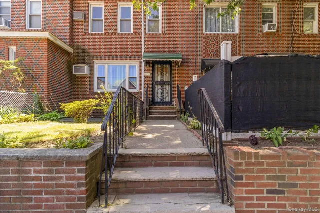 $800,000 | 97-18 25th Avenue | East Elmhurst