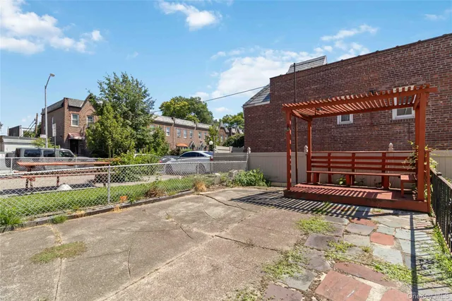 $800,000 | 97-18 25th Avenue | East Elmhurst